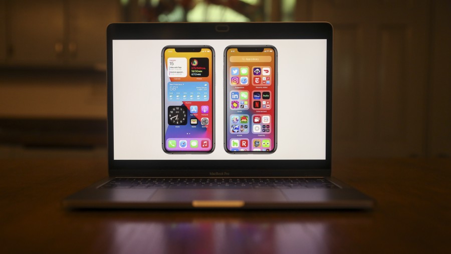 Ilustrasi interface pada sistem operasi Apple, iOS. (Bloomberg)