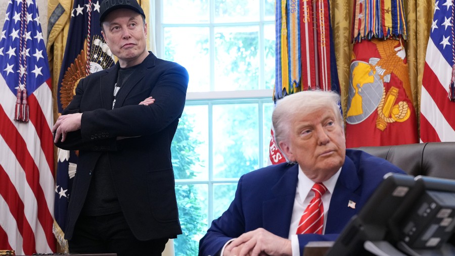 Berseteru Hebat, Elon Musk Kini Minta Donald Trump Dimakzulkan