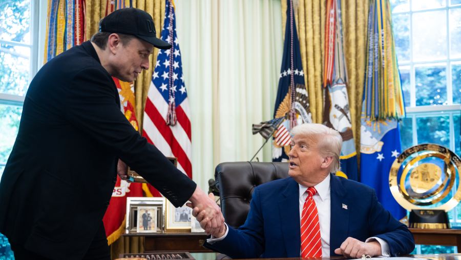 Elon Musk dan Presiden AS Donald Trump. (Francis Chung/Politico/Bloomberg)