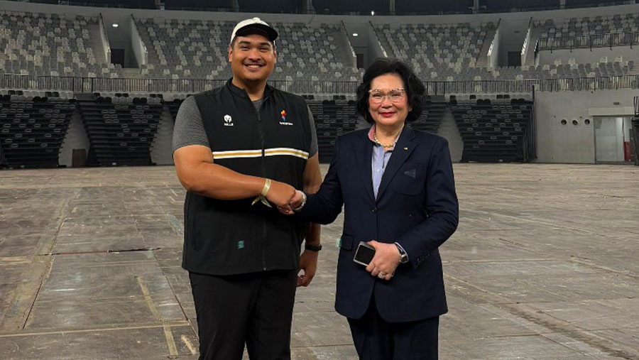 Menpora Dito bersama Presiden Federasi Bulu Tangkis Dunia (BWF) Khunying Pratama Leeswadtrakul (foto:dok/kemenpora.go.id)