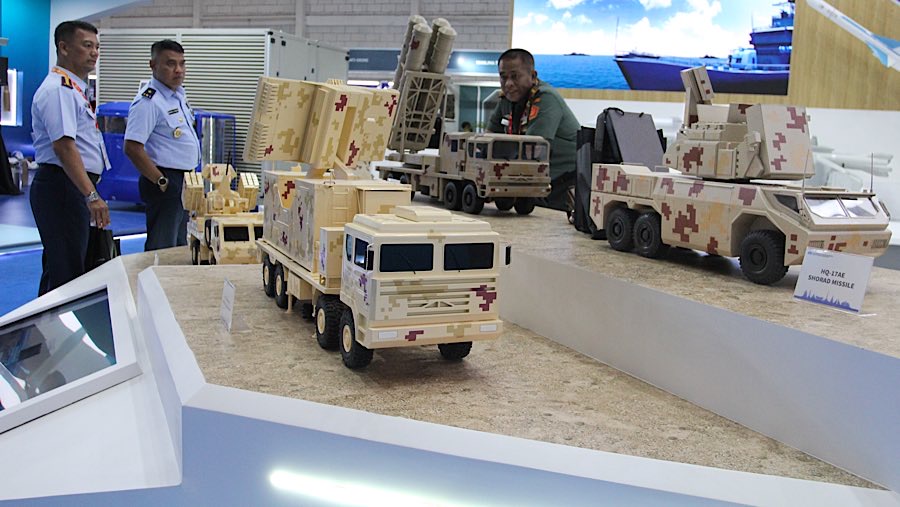 Ajang berskala internasional ini memperlihatkan kolaborasi antara industri pertahanan nasional dan global. (Bloomberg Technoz/Andrean Kristianto)