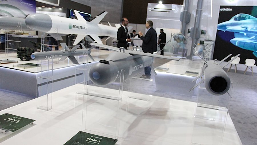 Pameran alutsista ini diikuti oleh 1.180 peserta dari 42 negara sahabat. (Bloomberg Technoz/Andrean Kristianto)