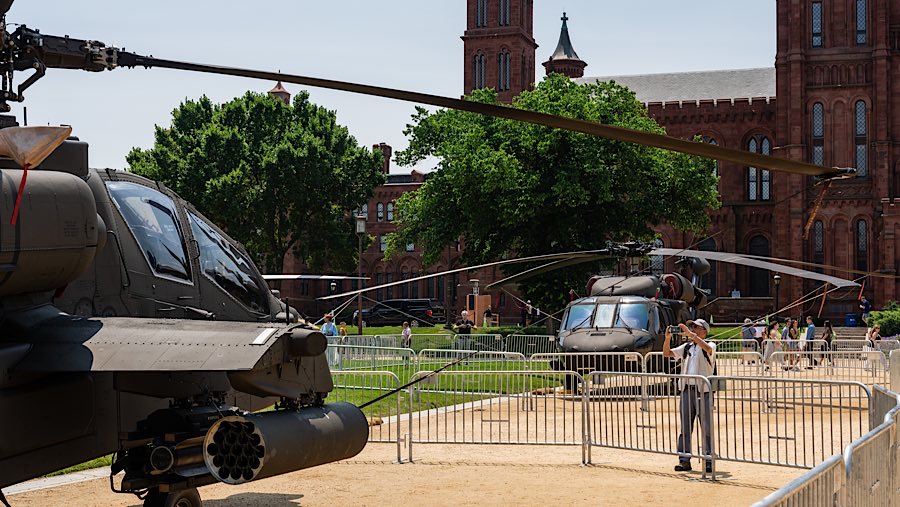 Presiden Donald Trump akan mengadakan parade militer pada 14 Juni 2025. (Eric Lee/Bloomberg)