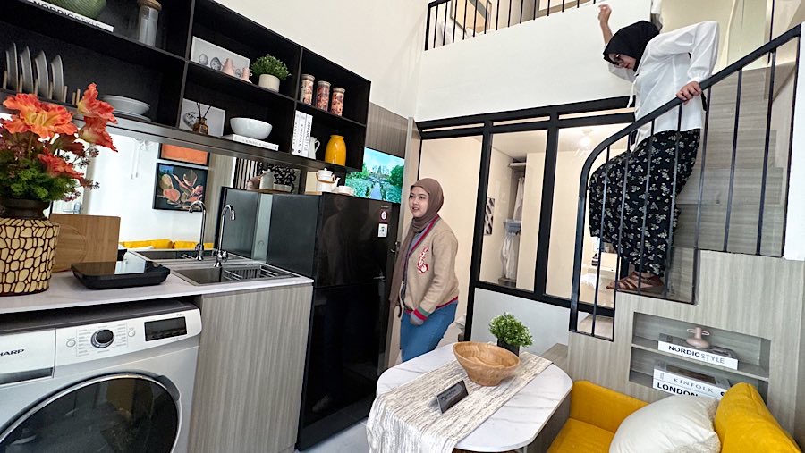 Selain tipe 14 meter persegi, ditampilkan pula desain rumah dengan luas bangunan 23,4 meter persegi. (Bloomberg Technoz/Andrean Kristianto)