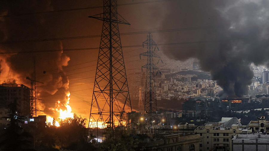 Serangan Israel Kembali Menewaskan Jendral Militer Iran, Kini Sudah 9 Jenderal Tewas (Foto: Bloomberg)