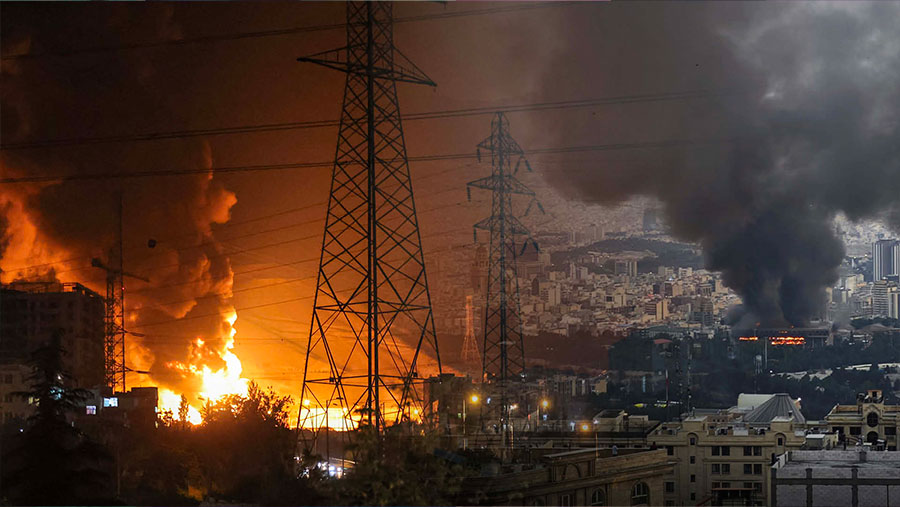 Serangan Israel Kembali Menewaskan Jendral Militer Iran, Kini Sudah 9 Jenderal Tewas (Dok. Bloomberg)