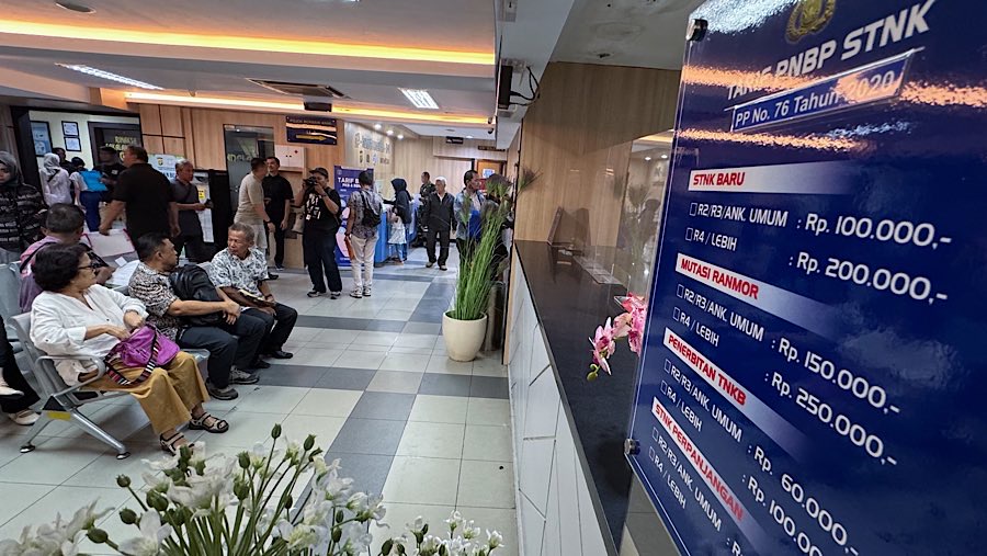 Namun program pemutihan pajak kendaraan di provinsi lain seperti Jawa Barat dan Banten. (Bloomberg Technoz/Andrean Kristianto)