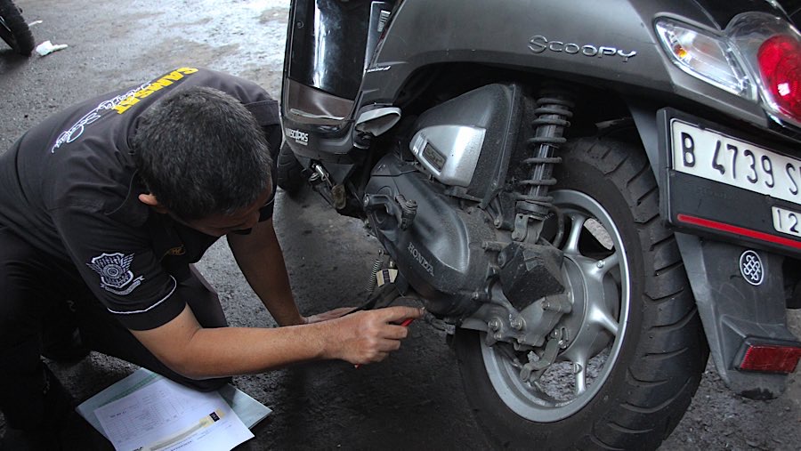 Pemerintah Provinsi Jakarta menggelar kebijakan pemutihan pajak kendaraan bermotor. (Bloomberg Technoz/Andrean Kristianto)