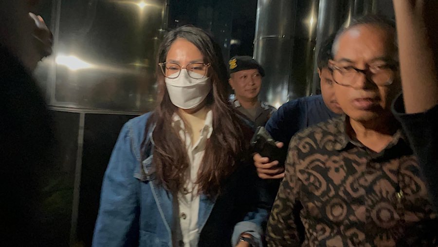 Penyanyi Windy Yunita Bastari Usman atau Windy Idol jadi tersangka usai pemeriksaan di KPK, Rabu (18/6/2025). (Bloomberg Technoz/Azura Yumna)