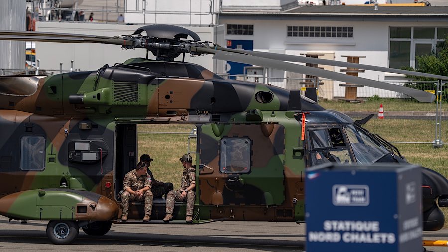 Helikopter Airbus NH90 yang merupakan helikopter militer juga ikut di pamerkan dalam ajang ini.