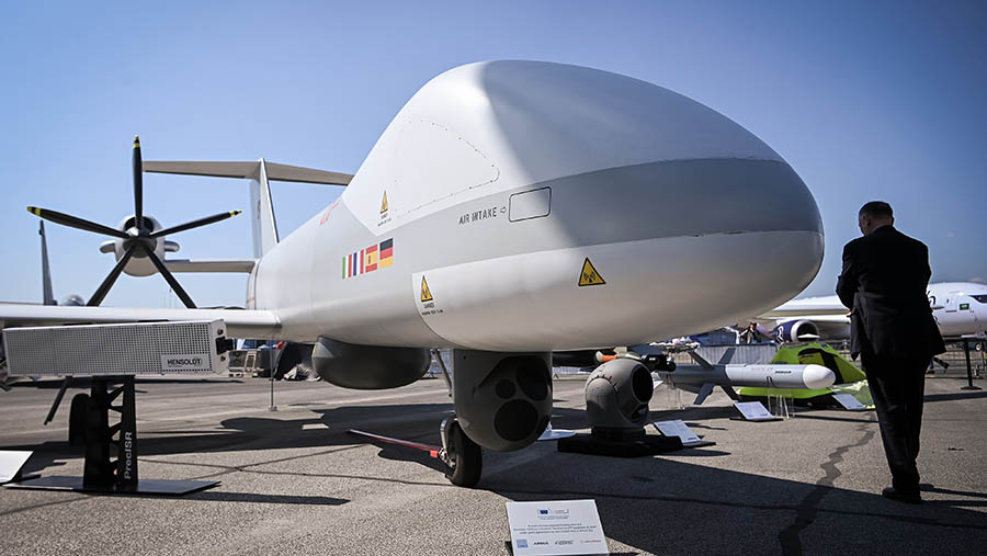 Bandara ini disulap menjadi panggung industri dirgantara, salah satunya sistem pesawat yang dikendalikan dari jarak jauh (RPAS) Airbus Eurodrone
