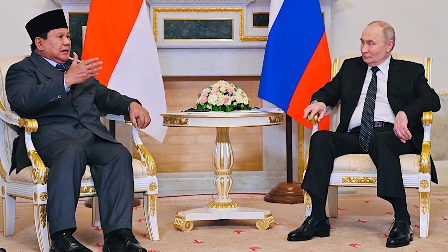 Presiden Prabowo Subianto bertemu dengan Presiden Rusia Vladimir Putin di Istana Konstantinovsky, St. Petersburg, Kamis (19/6/2025). (BPMI Setpres)
