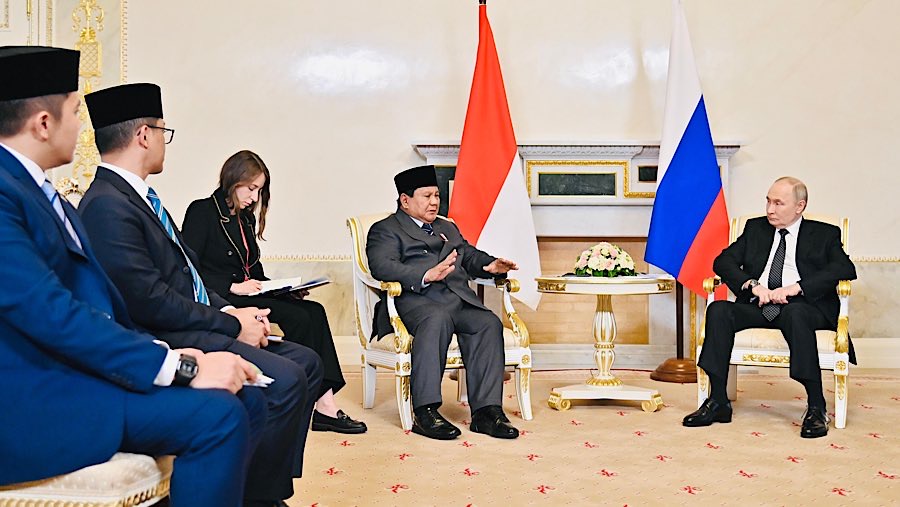 Presiden Prabowo Subianto bertemu dengan Presiden Rusia Vladimir Putin di Istana Konstantinovsky, St. Petersburg, Kamis (19/6/2025). (BPMI Setpres)