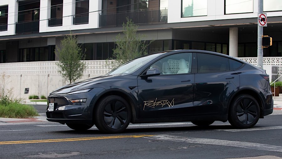 Tesla Inc. milik Elon Musk resmi memulai layanan taksi tanpa pengemudi (robotaxi) pada Minggu (22/6). (Tim Goessman/Bloomberg)