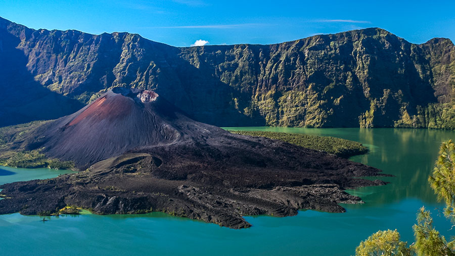 Gunung Rinjani (Envato)