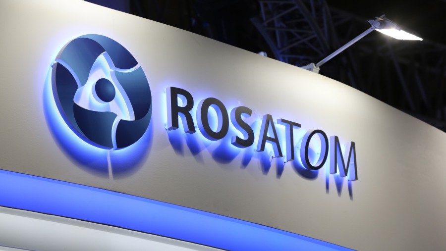 Papan logo BUMN nuklir Rusia, Rosatom Corp./Bloomberg-Andrey Rudakov