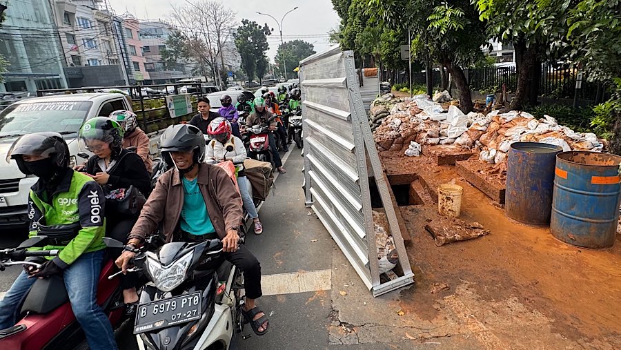 Penertiban proyek galian merupakan tindak lanjut dari instruksi Gubernur DKI Jakarta. (Bloomberg Technoz/Andrean Kristianto)