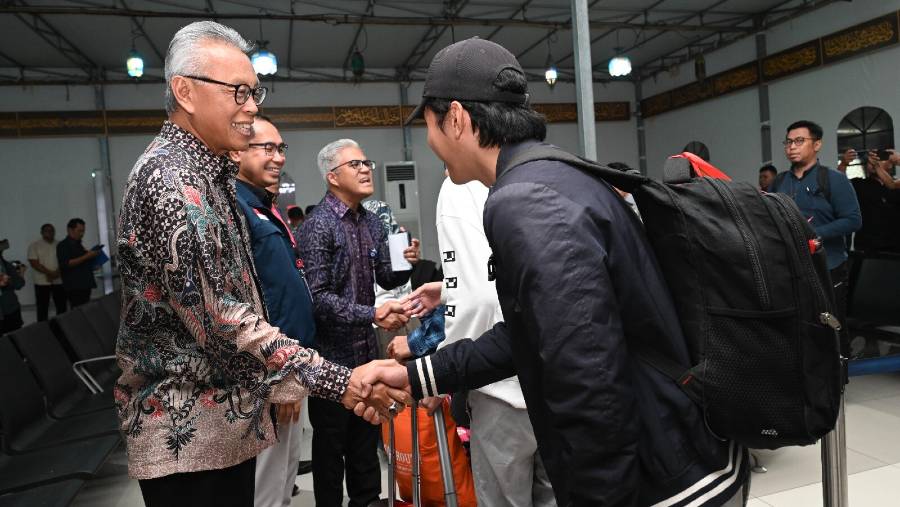11 WNI yang dievakuasi dari Iran tiba di Bandara Soekarno-Hatta pada Selasa (24/6/2025) sore. (Kemlu RI)
