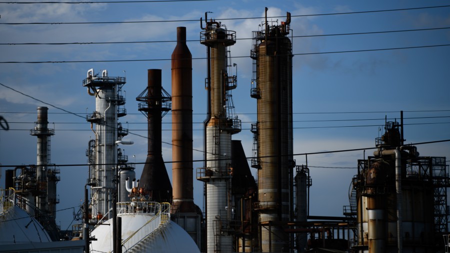 A refinery in Houston. (Photographer: Mark Felix/Bloomberg)