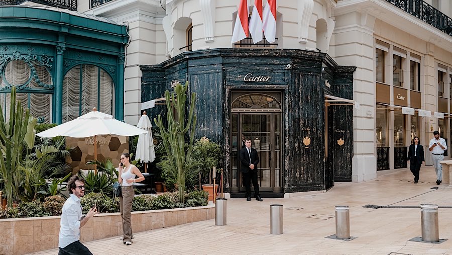 Orang-orang kaya dari Inggris ramai-ramai pindah ke negara dengan tarif pajak lebih rendah seperti Monako, Swiss, dan Dubai. (Jeremy Suyker/Bloomberg)