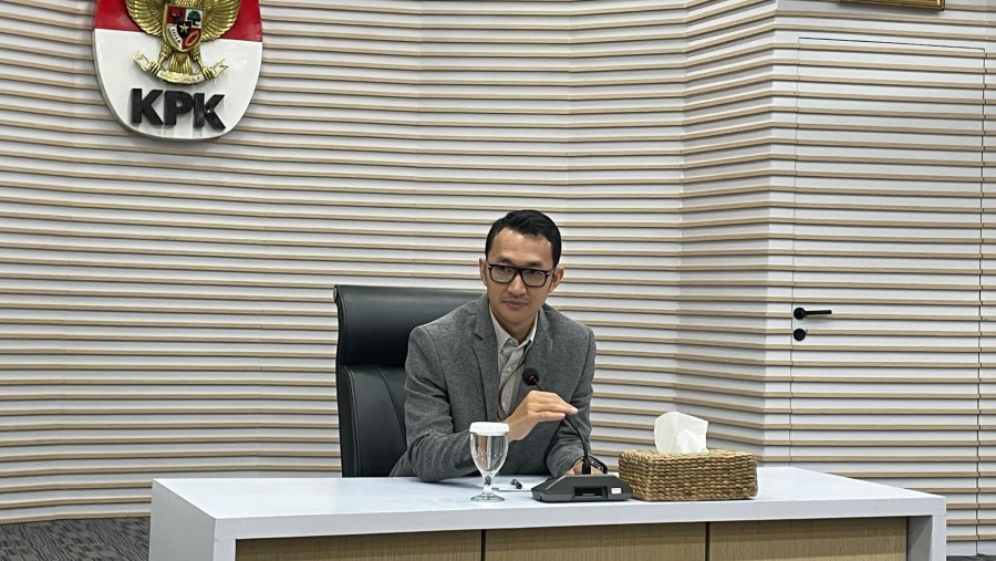 Juru bicara Komisi Pemberantasan Korupsi (KPK) Budi Prasetyo saat konferensi pers. (Bloomberg Technoz/Azura Yumna)