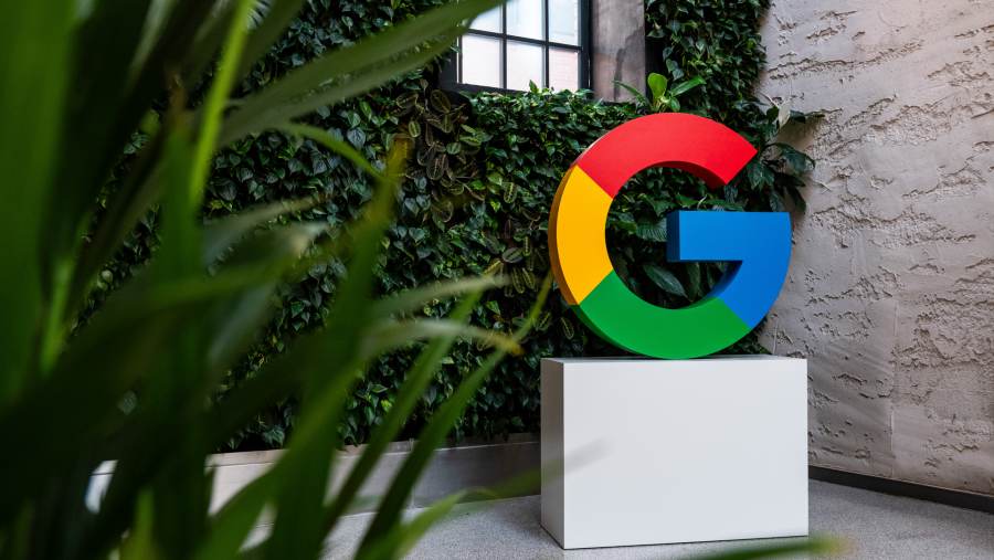 Logo Google di salah satu sudut kantor Alphabet Inc. (Bloomberg)