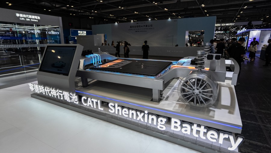 Baterai Shenxing dari CATL Kontemporer dipamerkan di Pameran Otomotif dan Rantai Pasokan Internasional di Hong Kong./Bloomberg-Chan Long Hei