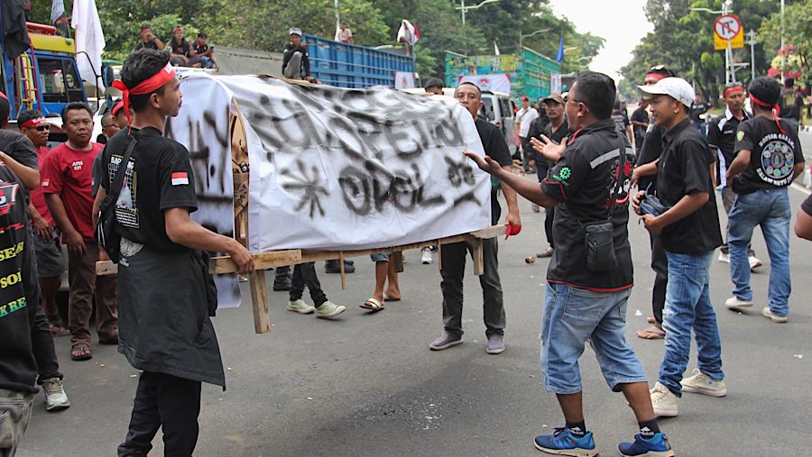 Polres Metro Jakarta Pusat mengerahkan kurang lebih 366 personel untuk mengawal jalannya demo. (Bloomberg Technoz/Andrean Kristianto)