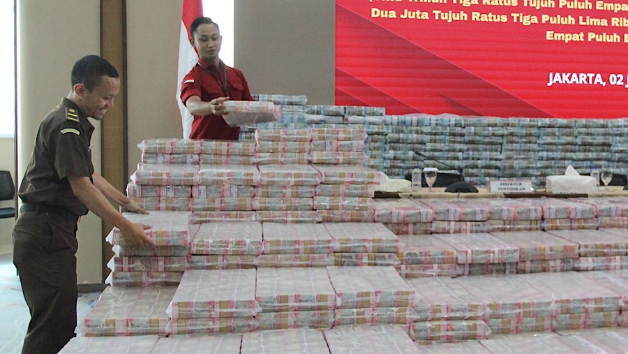 Selain Musim Mas dan Permata Hijau Grup, Kejaksaan juga telah menerima uang tunai sebesar Rp11,8 triliun. (Bloomberg Technoz/Andrean Kristianto)