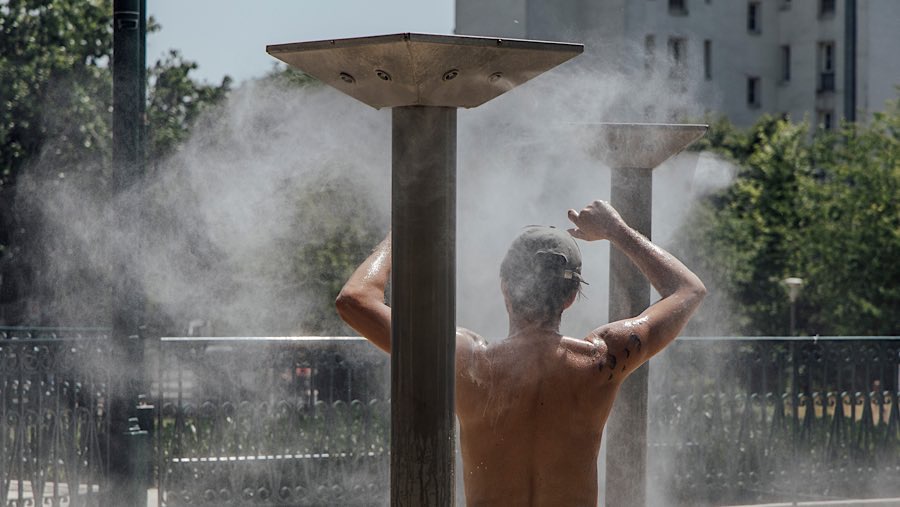 Kondisi ini membahayakan kesehatan jutaan orang dan membebani sistem energi. (Cyril Marcilhacy/Bloomberg)