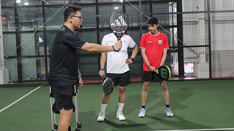 Cabang olahraga Padel kini tengah menjadi tren global dan termasuk di Indonesia.  (Bloomberg Technoz/Andrean Kristianto)