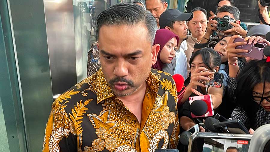 Menteri UMKM Maman Abdurahman menyambangi KPK untuk klarifikasi surat Istrinya, Agustina Hastarini. (Bloomberg Technoz/Azura Yumna)