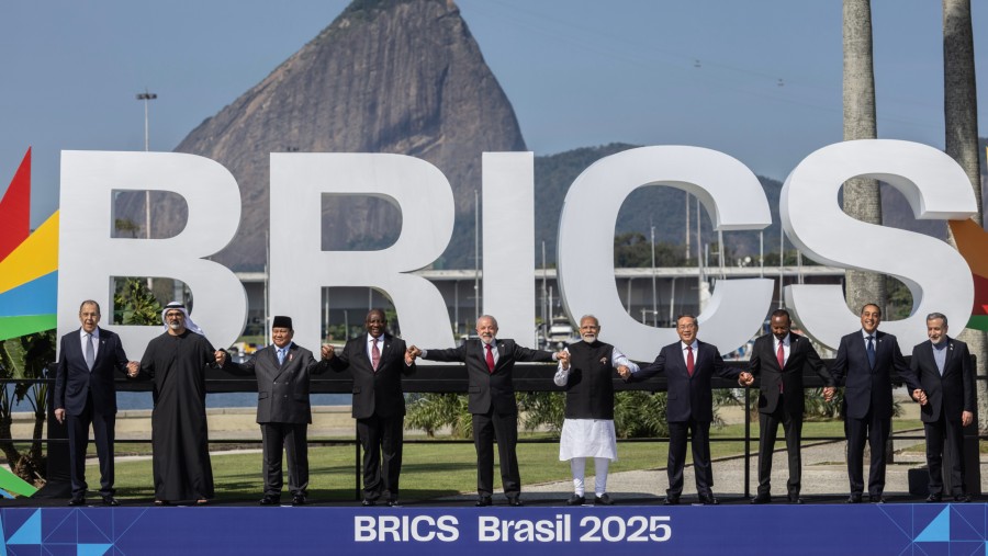 Foto keluarga di KTT BRICS di Rio de Janeiro, Brasil, pada Minggu, 6 Juli 2025./Bloomberg-Dado Galdieri