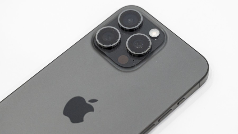 Peranti lensa iPhone milik Apple dipasok oleh Lens Technology Co. (Bloomberg)