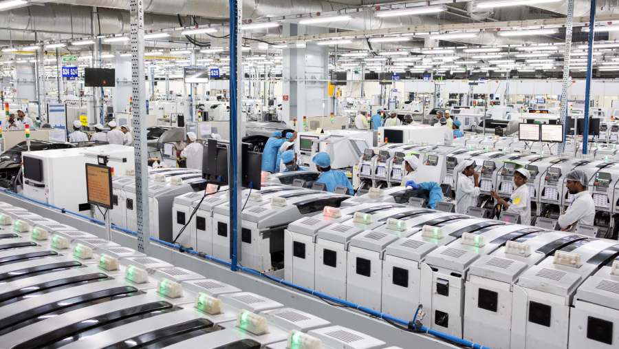 Suasana di dalam pabrik pemasok iPhone, Hon Hai atau Foxconn. (Bloomberg)