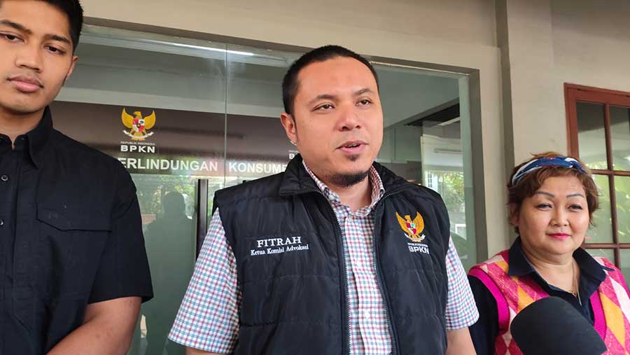 Ketua Komisi Advokasi BPKN RI Fitrah Bukhari memberikan keterangan seusai audiensi dengan Forum Korban Gold's Gym Indonesia. (Bloomberg Technoz/Farid)