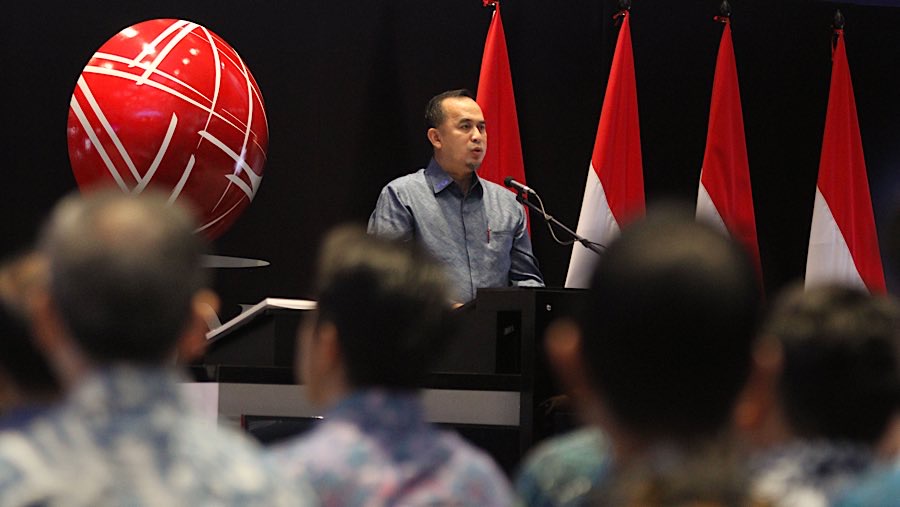 Dirut PT Indokripto Koin Semesta Tbk Ade Wahyu saat pencatatan perdana saham dengan kode COIN di BEI, Rabu (9/7/2025). (Bloomberg Technoz/Andrean K)