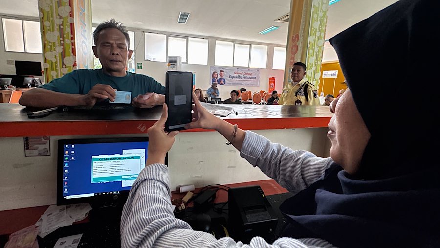 Penyaluran dilakukan berdasarkan data penerima dari Kementerian Ketenagakerjaan (Kemnaker). (Bloomberg Technoz/Andrean Kristianto)