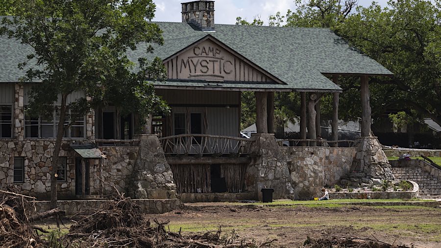 109 orang meninggal dunia, termasuk 27 anak-anak dan pembina dari perkemahan musim panas Camp Mystic. (Eli Hartman/Bloomberg)