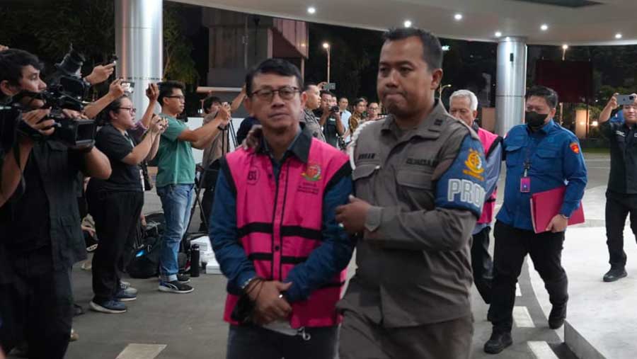 Dirut IBC Toto Nugroho usai ditetapkan sebagai tersangka kasus korupsi Pertamina oleh Kejagung, Kamis (10/7/2025)./dok. Kejagung