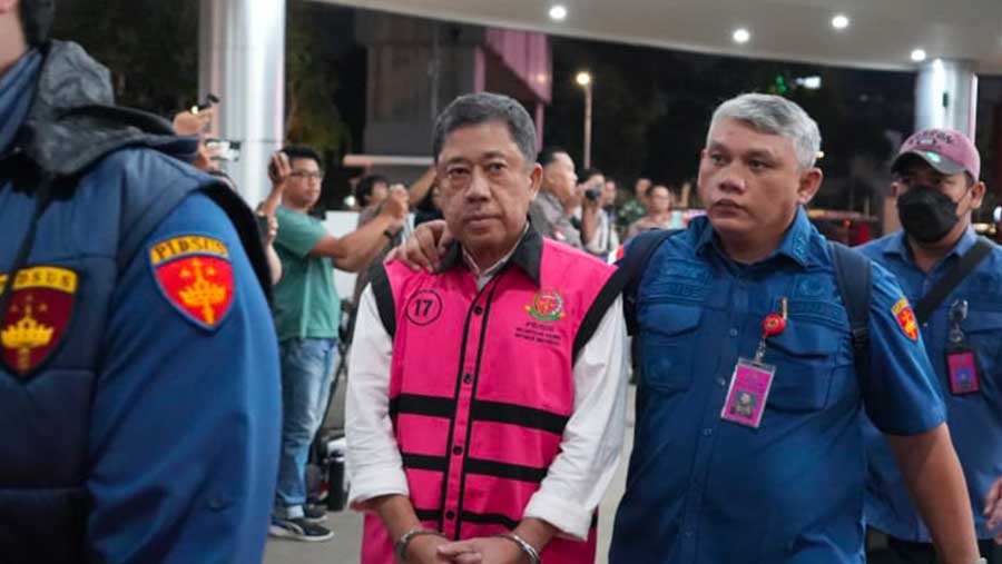 Kejagung menahan 8 dari 9 tersangka baru kasus dugaan korupsi tata kelola minyak mentah dan produk kilang PT Pertamina dan sub holding KKKS (Kejagung)