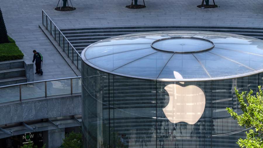 Salah satu sudut jaringan ritel Apple. (Bloomberg)