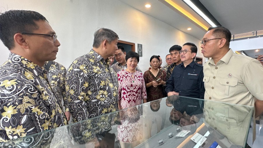 Penandatanganan jual beli perak dan timbal antara PT Freeport Indonesia dan PT PT Solder Tin Andalan Indonesia di Batam, Kamis (10/7/2025)./dok. PTFI