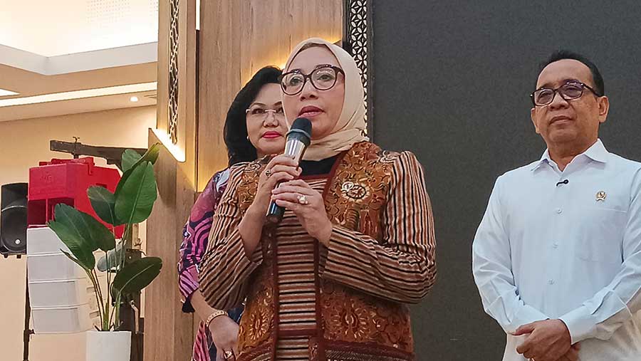 Menteri Pemberdayaan Perempuan dan Perlindungan (PPPA), Arifah Fauzi di Kemenko PMK. (Bloomberg Technoz/Dinda Decembria)