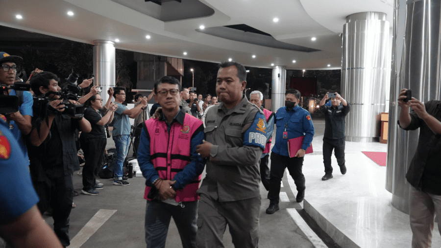 Dirut IBC Toto Nugroho usai ditetapkan sebagai tersangka kasus korupsi Pertamina oleh Kejagung, Kamis (10/7/2025)./dok. Kejagung