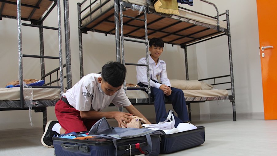 Di Sekolah Rakyat Menengah Pertama (SRMP) Sentra Handayani, Jakarta terdapat 75 siswa yang bersekolah. (Bloomberg Technoz/Andrean Kristianto)