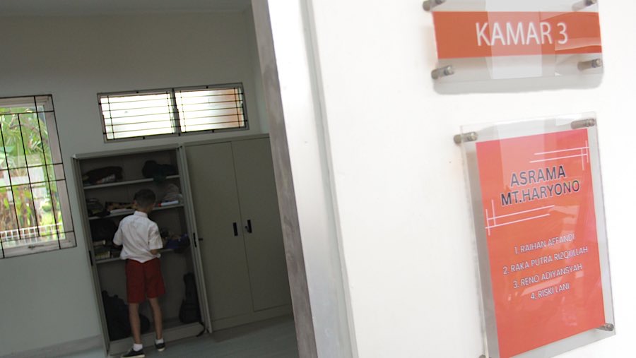 Nantinya para siswa tidak diperkenankan untuk menggunakan gawai dalam kehidupan sehari-hari. (Bloomberg Technoz/Andrean Kristianto)