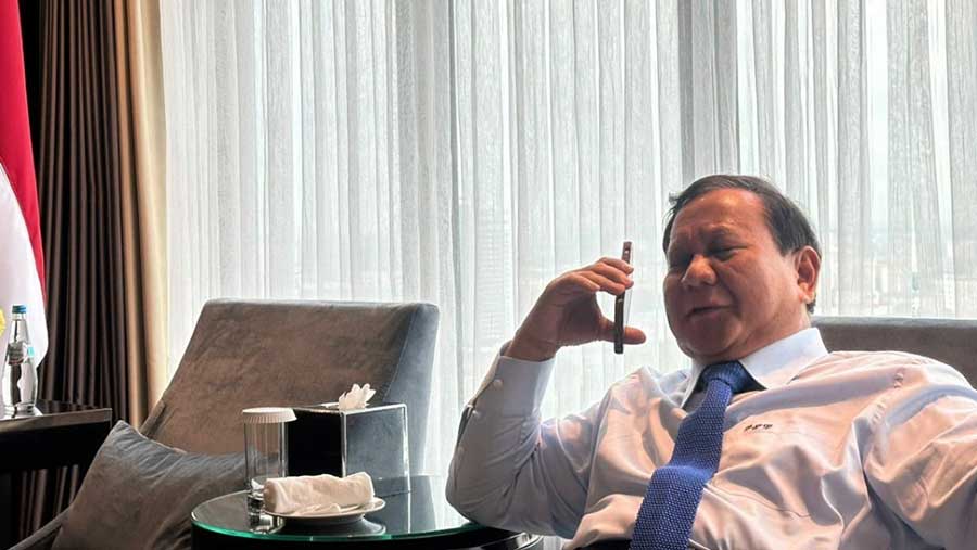 Presiden Prabowo Subianto saat Melakukan Pembicaraan Melalui Telepon dengan Presiden Donald Trump (Dok. IG @prabowo)