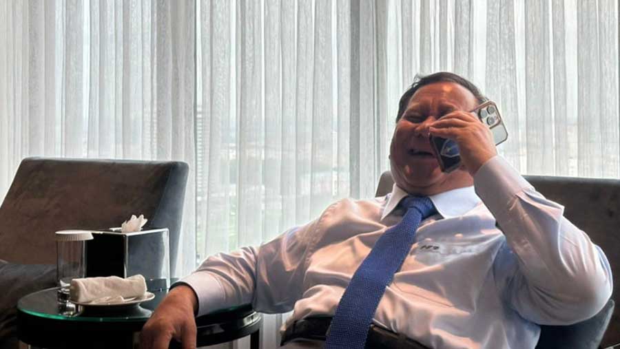 Presiden Prabowo Subianto saat Melakukan Pembicaraan Melalui Telepon dengan Presiden Donald Trump (Dok. IG @prabowo)