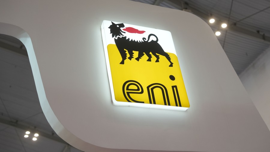 Papan logo Eni SpA./dok. Bloomberg